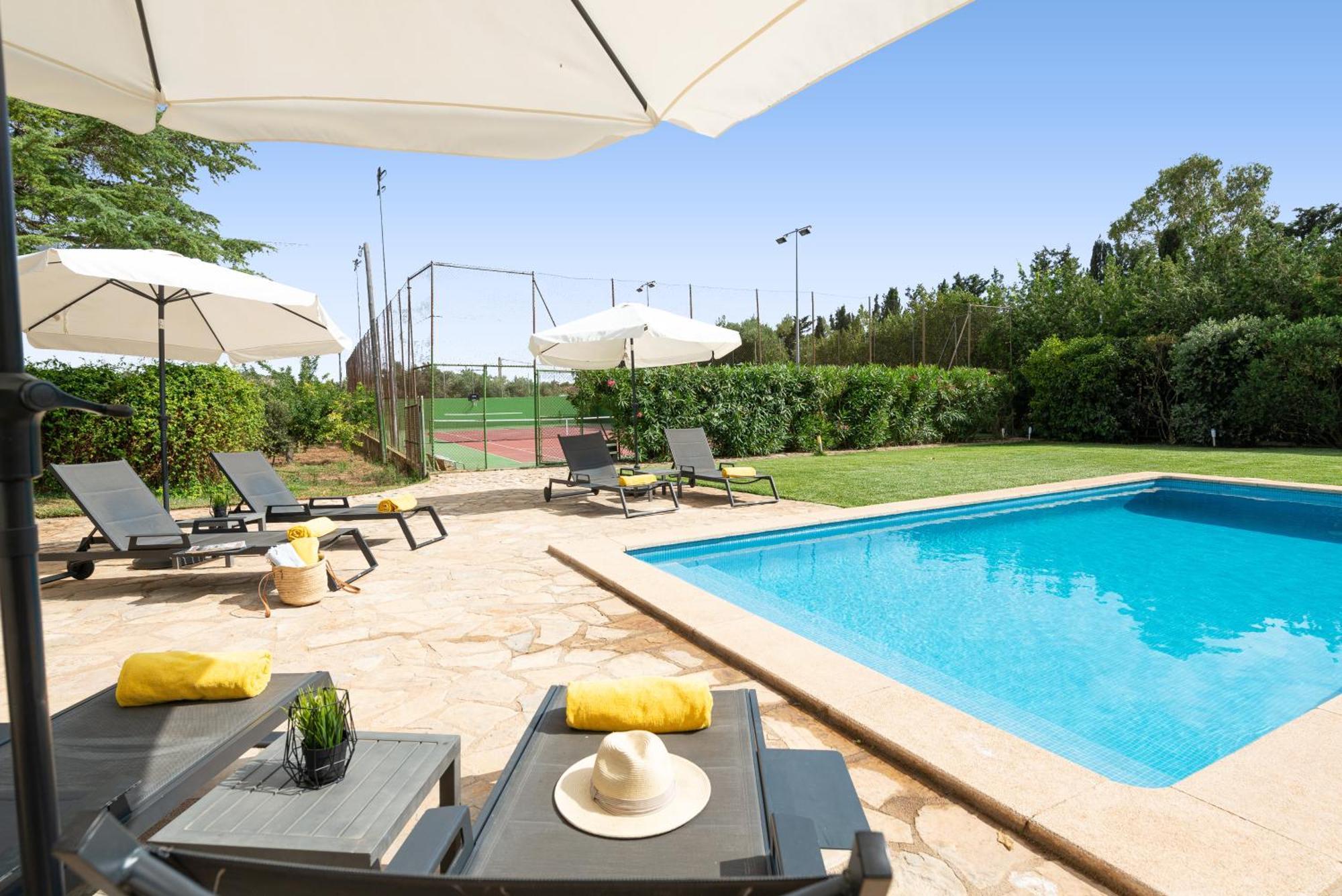 Camproig Holiday Home Alaró Eksteriør billede
